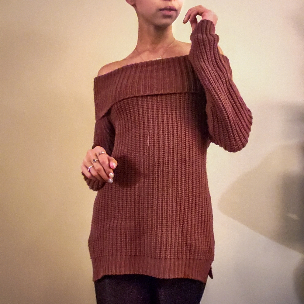 Off-shoulder sweater - Picture 4 of 4